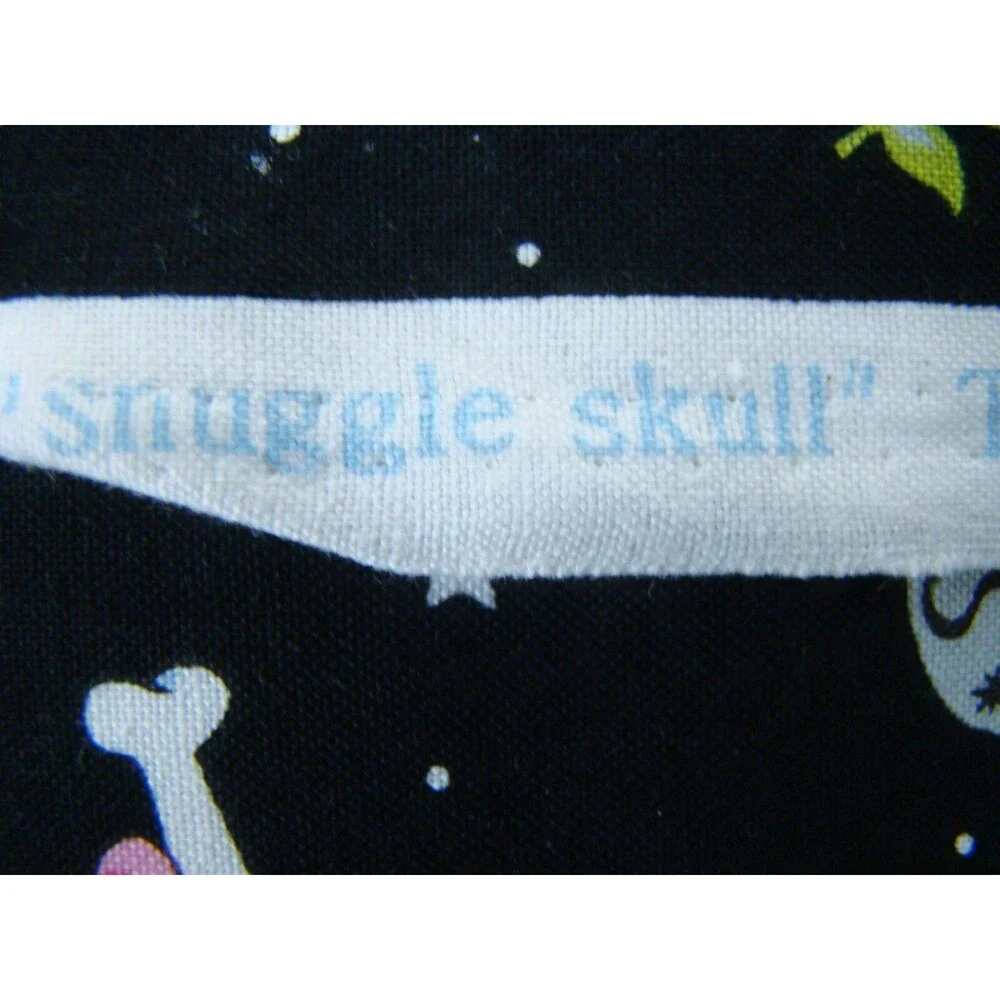 Snuggle Skull Fabric Piece Alexander Henry 11 x 44in Valentine Hearts Bones Goth